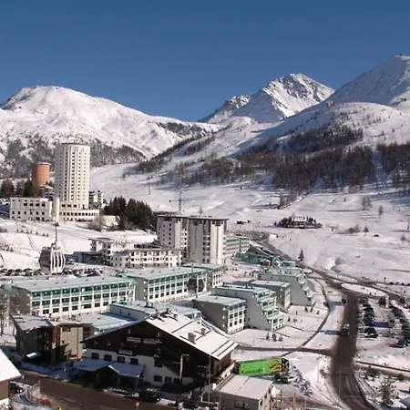 Nevesestriere Aparthotel 3*
